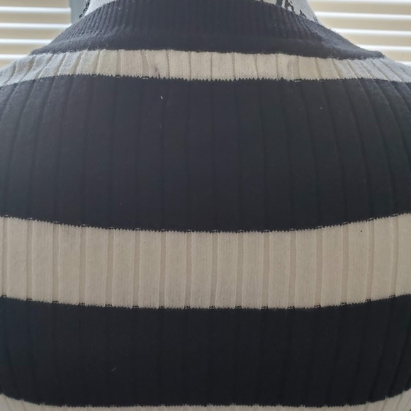 NWT Gap Black and White Pinstripe Sweater - Picture 4 of 8